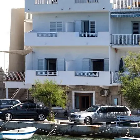 Apartment Maya